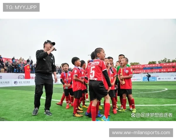 “青训专家引入国际先进训练方法，提升少年球员素质”，建立国内顶级青训体系